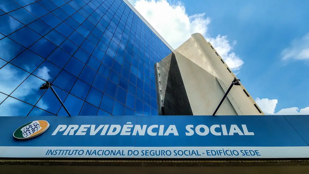 Vítimas de desconto indevido serão ressarcidas até 31 de dezembro, diz presidente do INSS