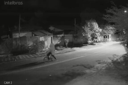 Homem usa bicicleta para furtar móveis e eletrodomésticos em Caldas Novas