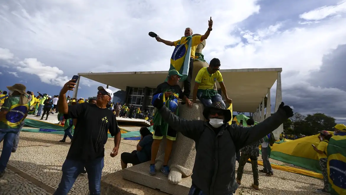 Com urgência parada, PL agora admite comissão especial para projeto de anistia