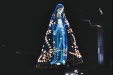 Projeção de Maria ao lado do Cristo (Foto: Reprodução)