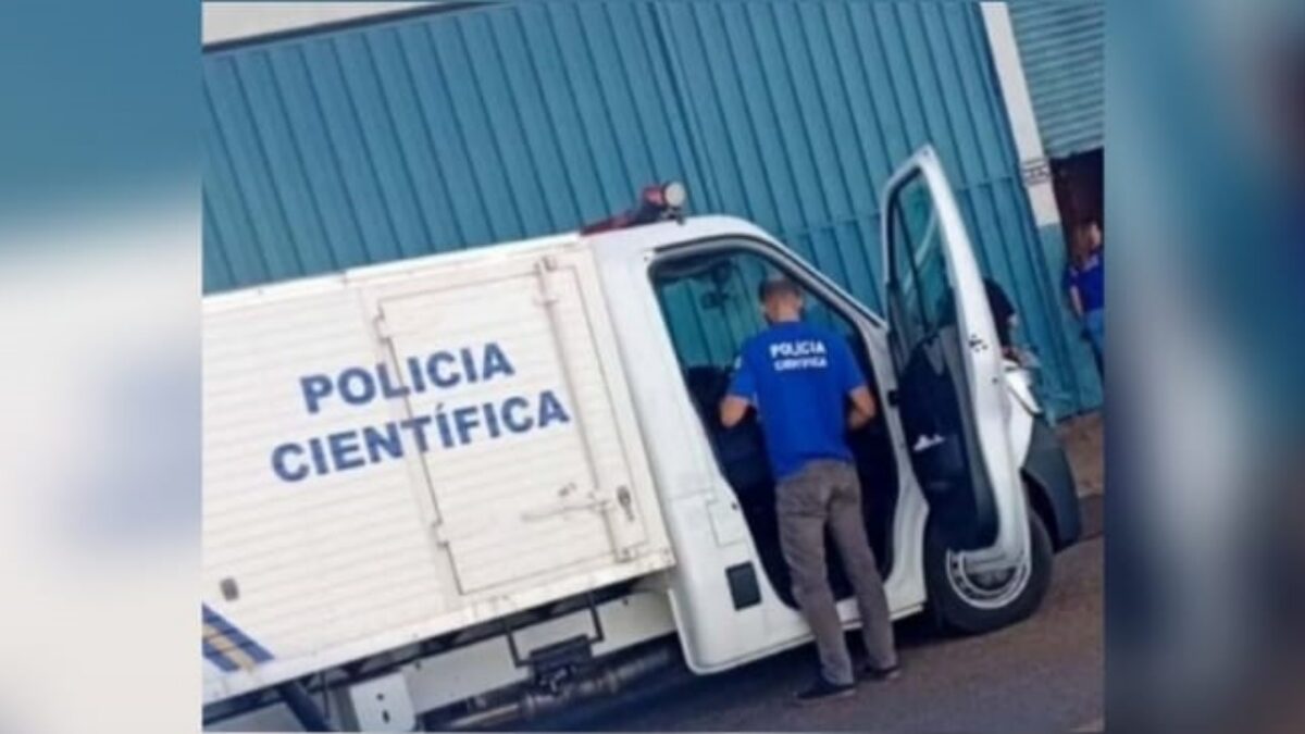 Imagem do caminhão da Polícia Técnico-Científica (PTC)
