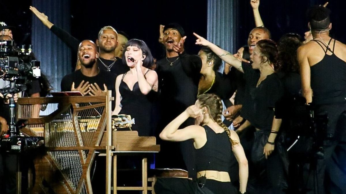 Lady Gaga durante ensaio no Rio (Foto: Agnews)