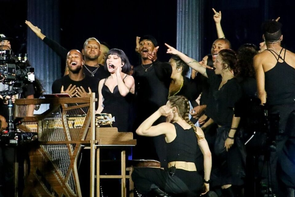 Lady Gaga durante ensaio no Rio (Foto: Agnews)