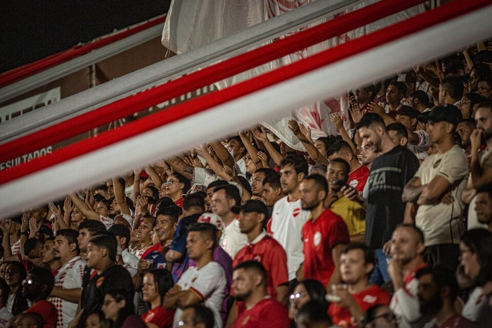 Torcida do Vila Nova no OBA