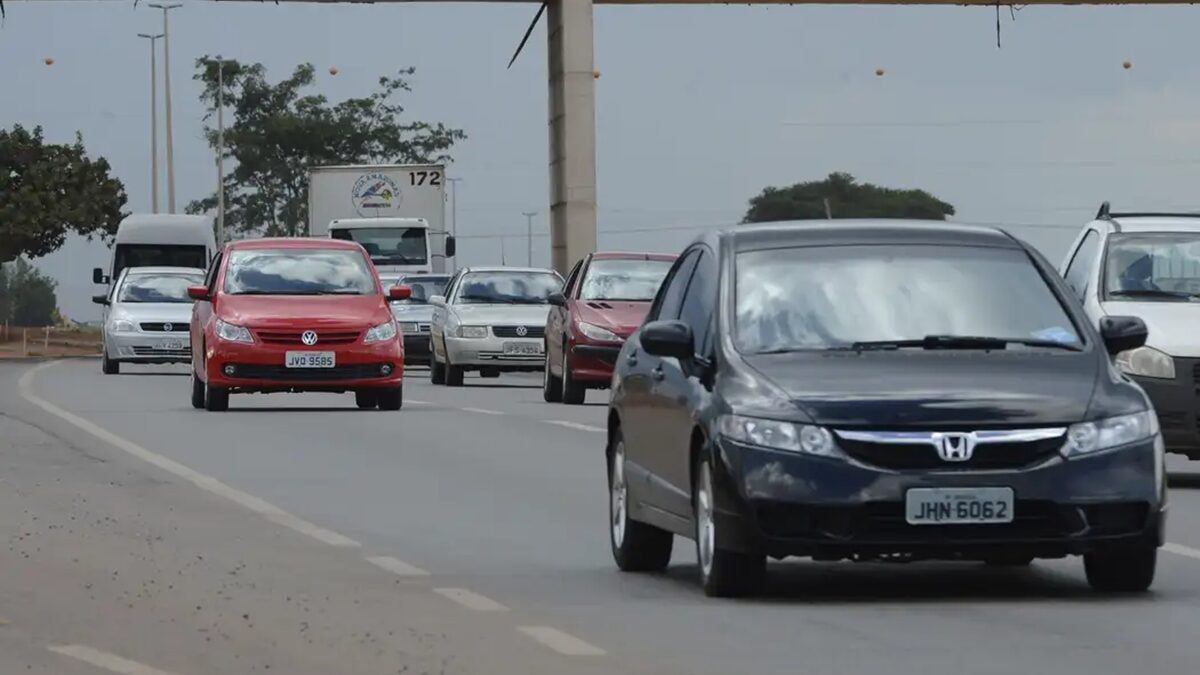 Avança na Assembleia projeto para parcelar licenciamento anual de veículos em Goiás