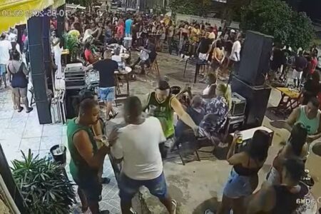 Homem é morto à queima-roupa em bar lotado no Rio de Janeiro; vídeo Crime aconteceu durante um evento de pagode