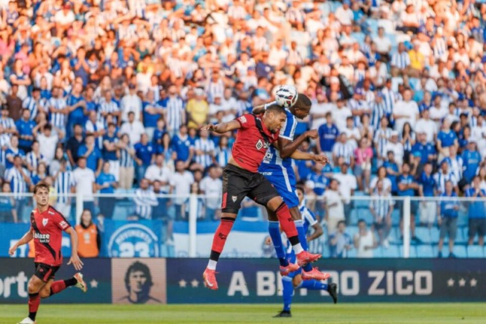 Jogo entre Avaí e Atlético Goianiense na Ressacada