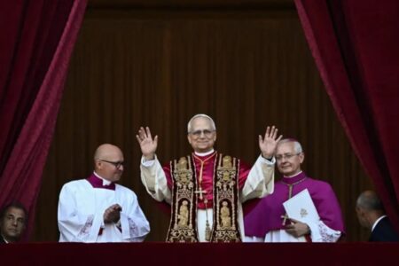 O capítulo 13 do livro Apocalipse, da Bíblia é citado por internautas Novo Papa alimenta teoria da conspiração sobre fim do mundo