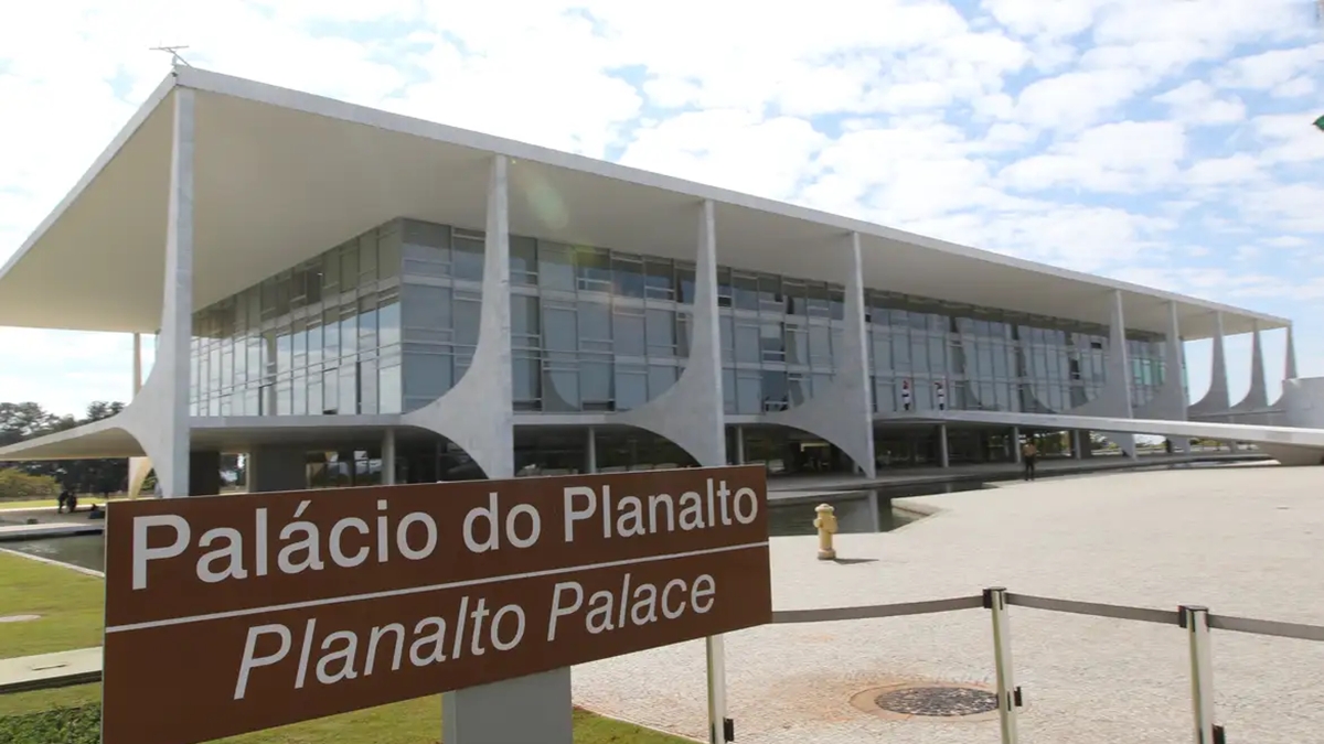 PEC que acaba com a reeleição para os cargos do Executivo avança no Senado
