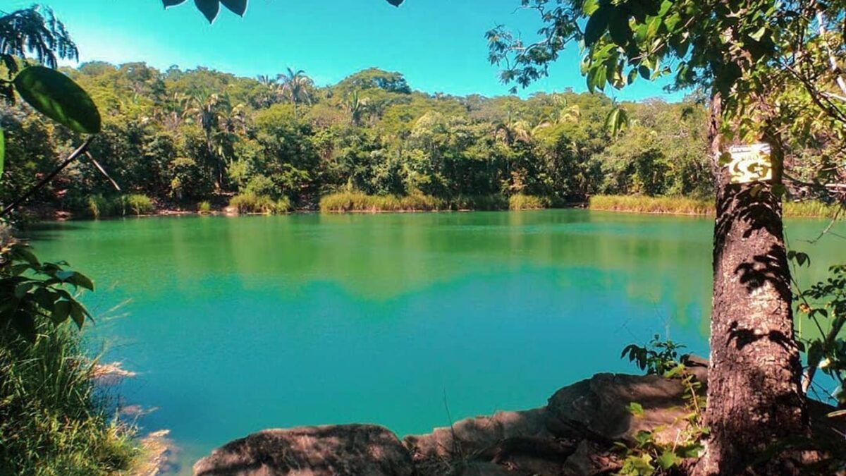 Lagoa sem fundo de Niquelândia: conheça o local cheio de lendas Como chegar? É permitido nadar? fotos e vídeos da lagoa azul de Goiás