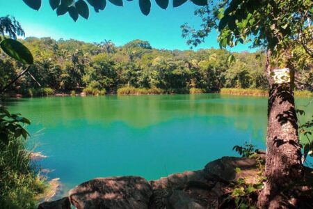 Lagoa sem fundo de Niquelândia: conheça o local cheio de lendas Como chegar? É permitido nadar? fotos e vídeos da lagoa azul de Goiás