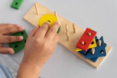 OAB-GO mantém suspenso advogado por omissão a maus-tratos contra filha autista em Goiânia