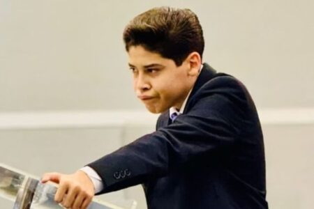 'Língua do ser humano mata': pastor de 15 anos defende pais chamados de 'pilantras'