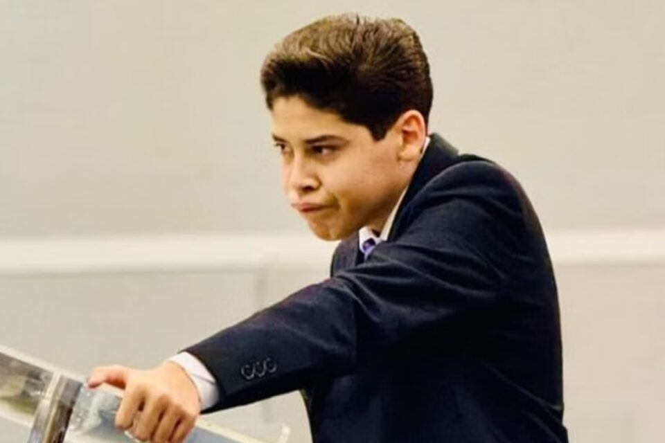 'Língua do ser humano mata': pastor de 15 anos defende pais chamados de 'pilantras'