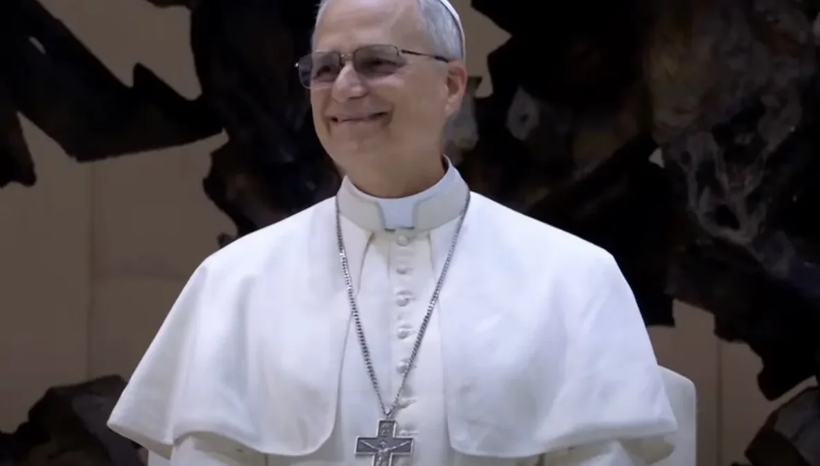 Papa Leão 14 viraliza ao dar bronca no irmão por não atender ligação