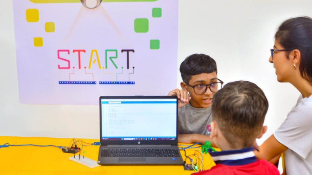 Imagem tirada durante uma aula de robótica da Start