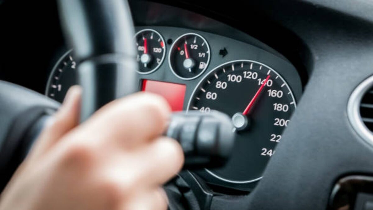 Excesso de velocidade representa 46,8% das multas registradas em Goiás em 2025