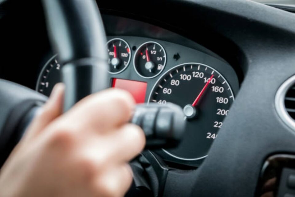 Excesso de velocidade representa 46,8% das multas registradas em Goiás em 2025