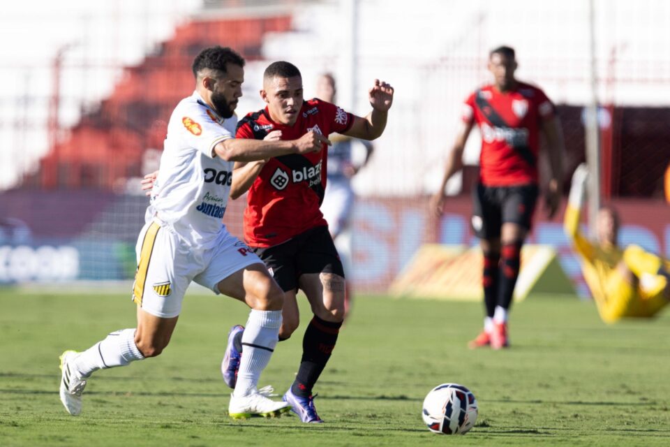 Jogo entre Atlético Goianiense e Novorizontino pela Série B