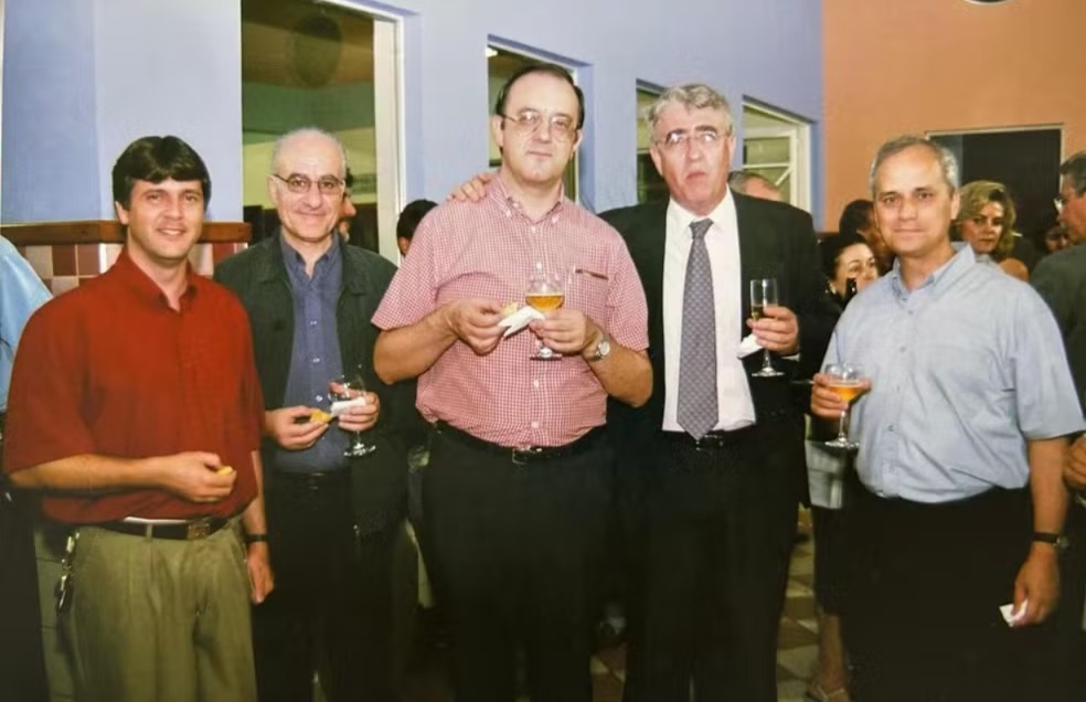 Cardeal norte-americano Robert Francis Prevost em Belo Horizonte Foto do Papa Leão XIV bebendo cerveja no Brasil viraliza; veja