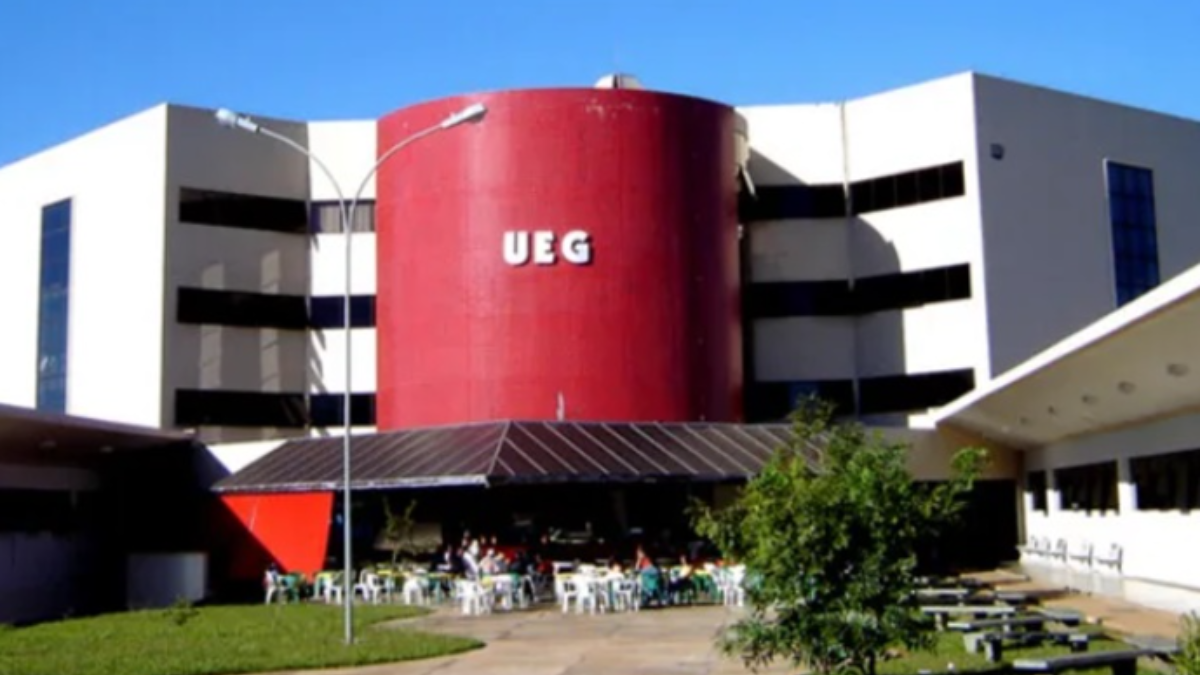 Imagem da fachada da UEG