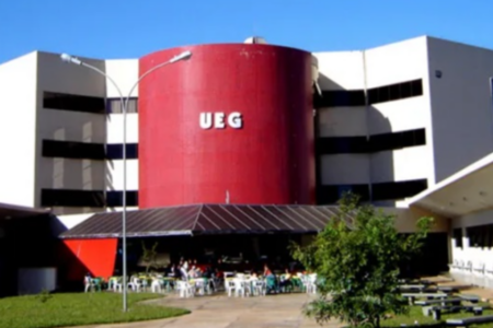Imagem da fachada da UEG