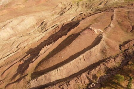 Pesquisadores que buscam a Arca de Noé fazem descoberta em montanha na Turquia Projeto Noah's Ark Scans estrutura descrita na Bíblia