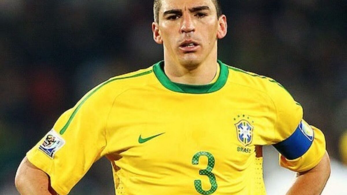 Ex-zgueiro da seleção brasileira, Lúcio sofre acidente doméstico
