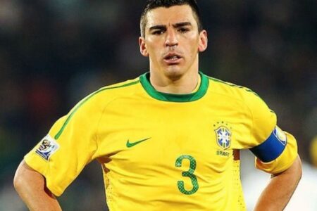 Ex-zgueiro da seleção brasileira, Lúcio sofre acidente doméstico
