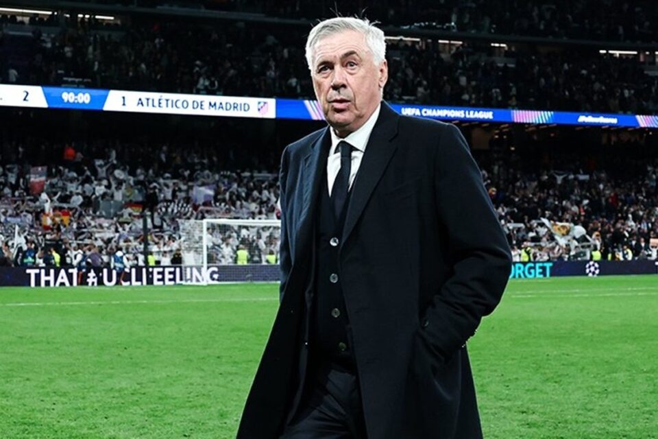 Carlo Ancelotti em partida pelo Real Madrid