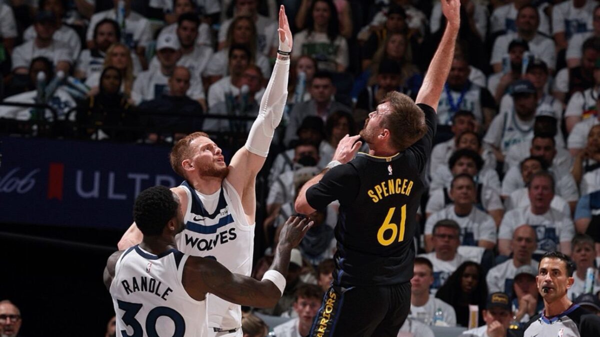 Warriors vencem Wolves e abre vantagem