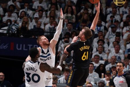 Warriors vencem Wolves e abre vantagem