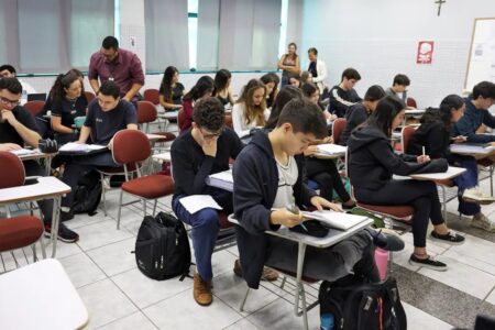 Enem 2025: MEC anuncia datas de inscrições e provas; confira quem conseguiu a isenção ainda precisa se inscrever