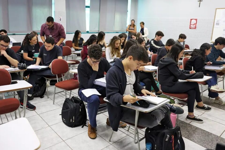 Enem 2025: MEC anuncia datas de inscrições e provas; confira quem conseguiu a isenção ainda precisa se inscrever
