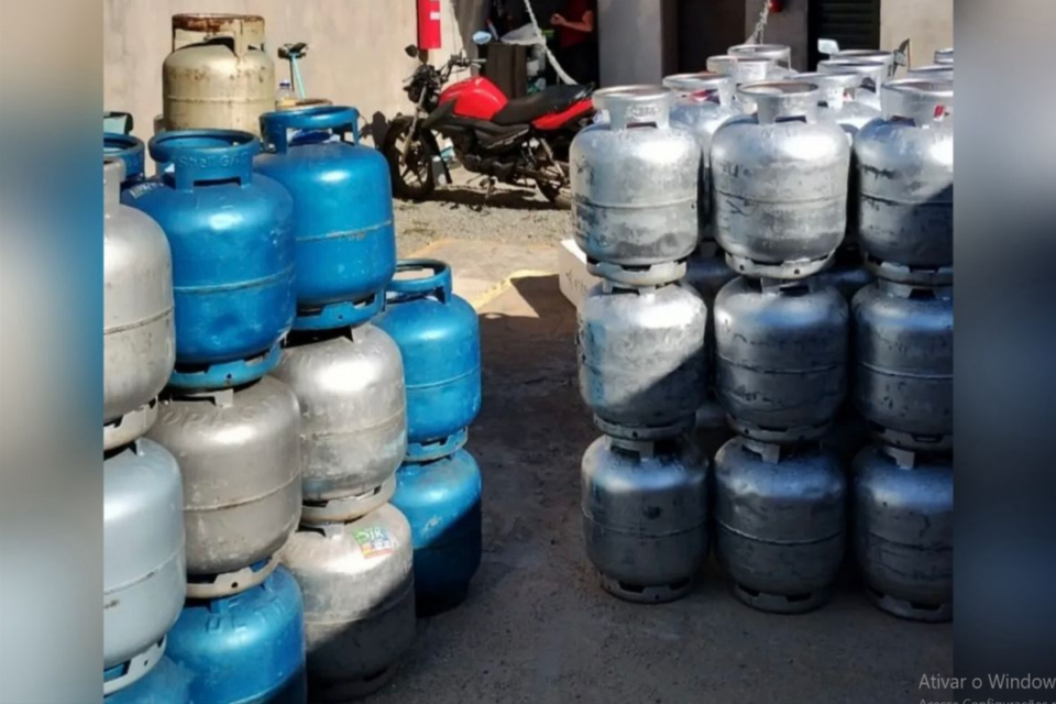 Botijões de gás apreendidos (Foto: Divulgação/Policia CIvil de Goiás)