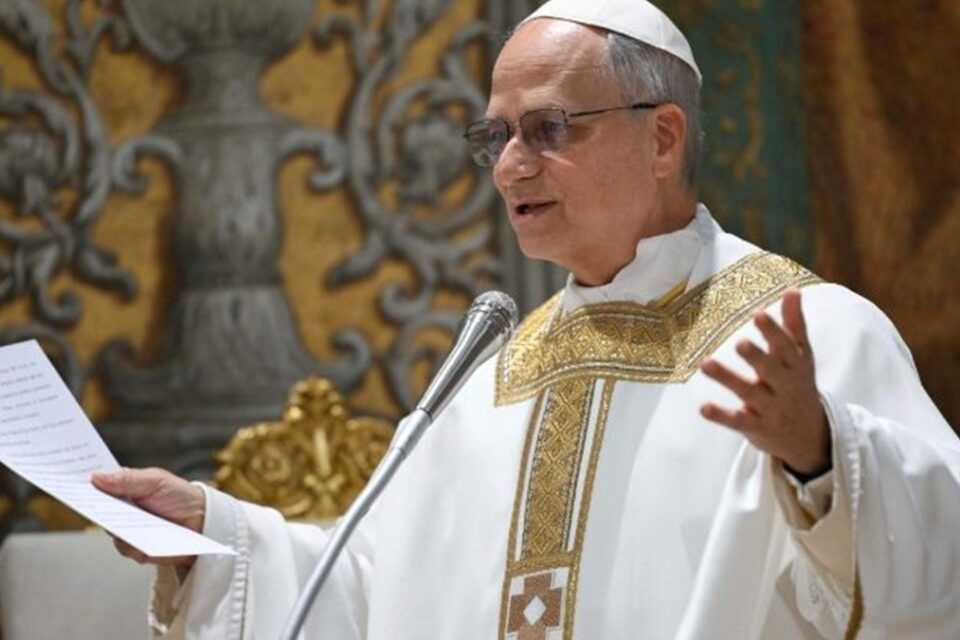 Papa Leão XIV durante celebração de missa