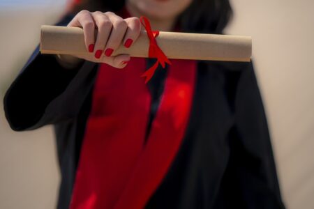 Justiça condena faculdade de Aparecida por demorar mais de 3 anos para entregar diploma