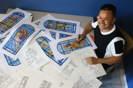 Conheça Silvio Morais o artista goiano por trás da arte que estampa o maior sino do mundo