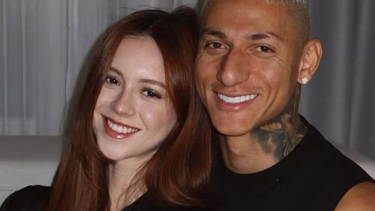 Noiva de Richarlison rebate críticas por escolha de nome do filho; saiba qual é Amanda Araújo e o jogador estão à espera de um menino