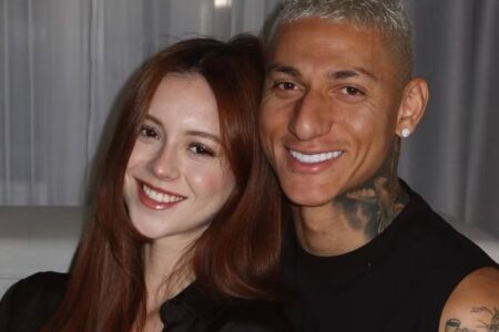 Noiva de Richarlison rebate críticas por escolha de nome do filho; saiba qual é Amanda Araújo e o jogador estão à espera de um menino