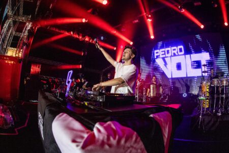 DJ Pedro Volt leva seu set exclusivo para camarote na Pecuária de Goiânia