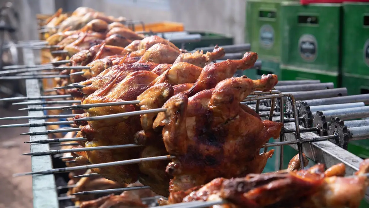 Após China e UE, Argentina suspende compra de aves e subprodutos após caso de gripe aviária no RS