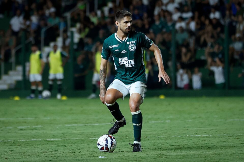 Rafael Gava, meia do Goiás na Série B