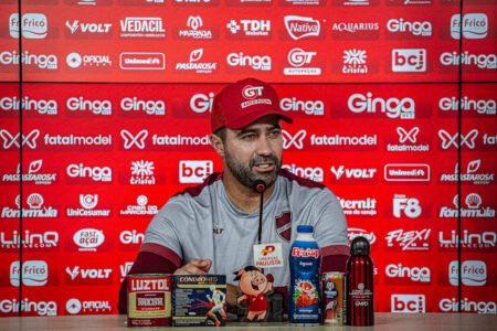 Rafael Lacerda diz que time foi irreconhecível no primeiro tempo, mas busca virada no segundo jogo