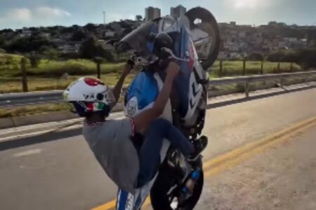 Grau na moto agora é esporte em Bayeux (Foto: Reprodução)