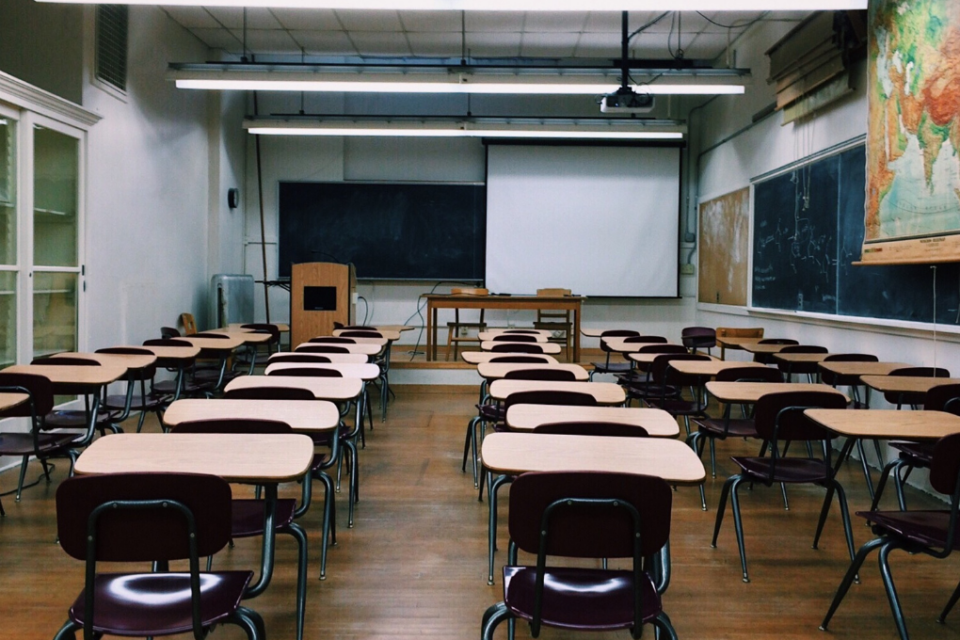 Imagem de uma sala de aula