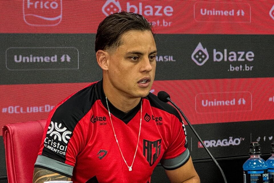Conrado, lateral do Atlético Goianiense