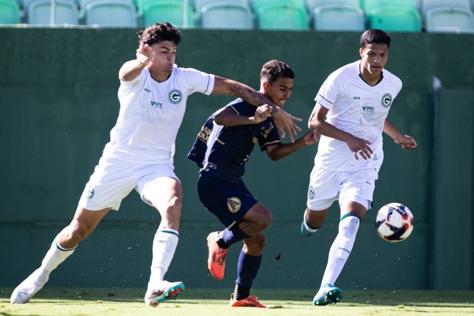 Jogo entre Goiás e Aparecidense no Goiano Sub-20