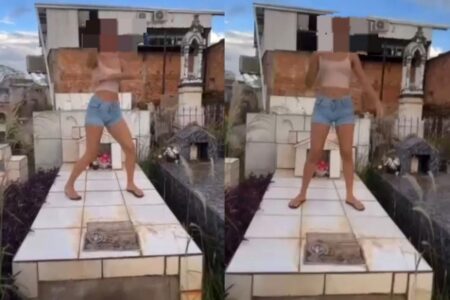 A imagem mostra uma jovem sobre um túmulo