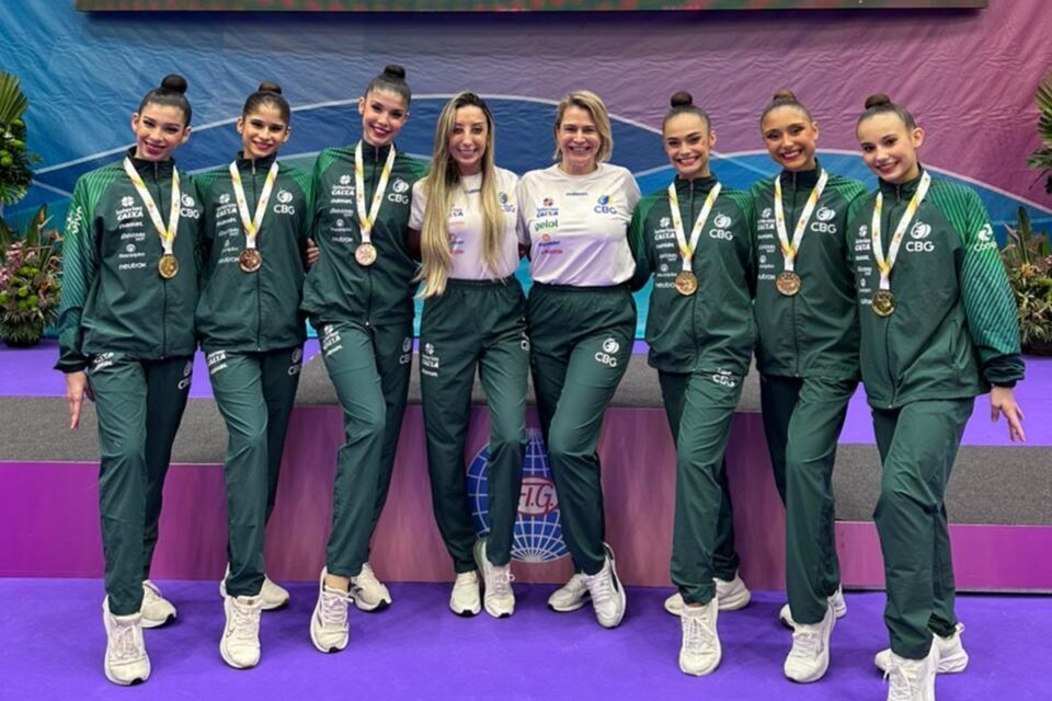 Atletas da seleção brasileira de ginástica rítimica